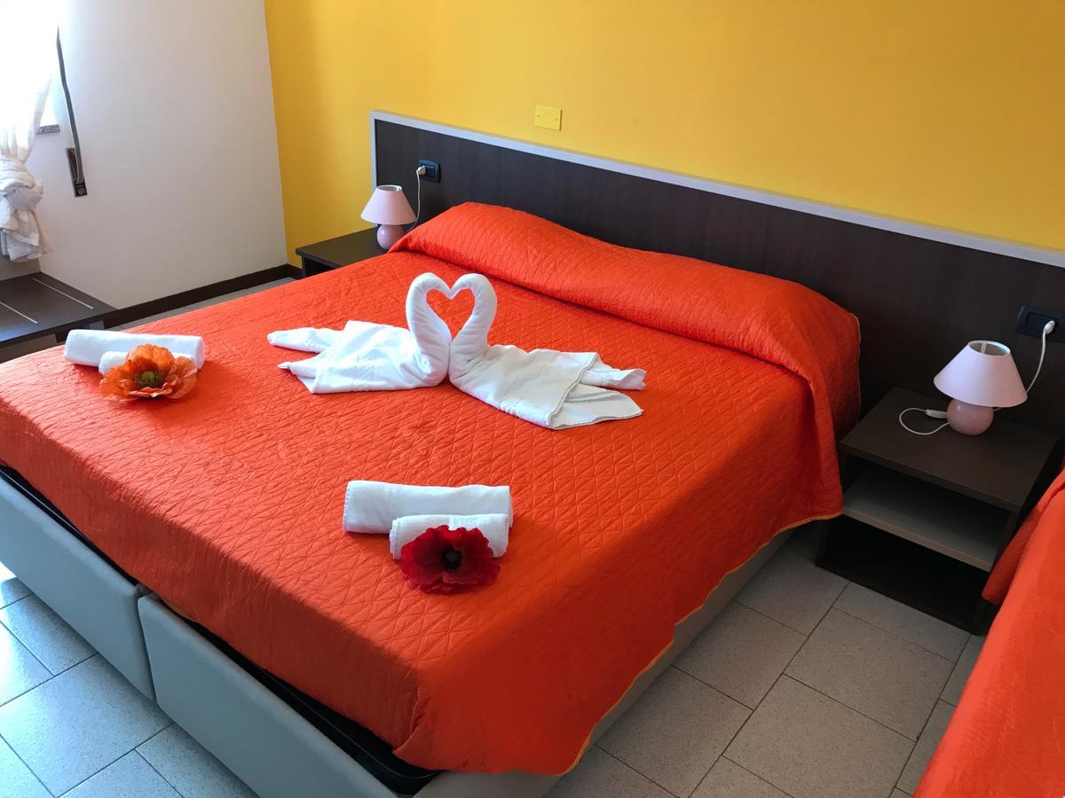 Hotel Marina Badesi Eksteriør billede