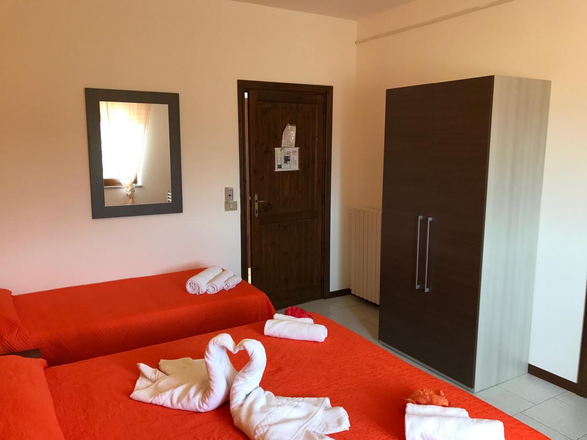 Hotel Marina Badesi Eksteriør billede